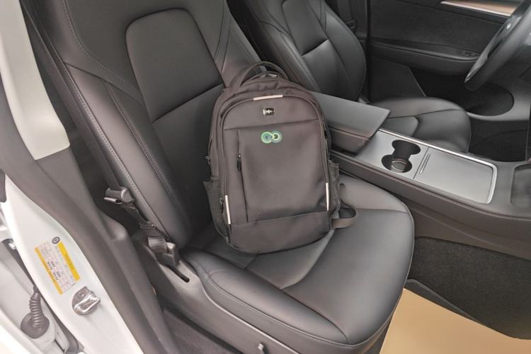 Used Tesla Model Y 2021 Standard Range Rear-Wheel Drive Version Right Front Seat