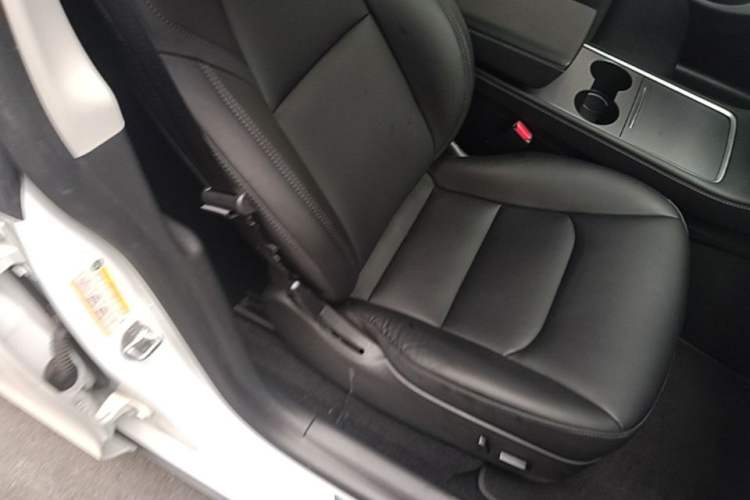 Used Tesla Model Y 2021 Standard Range Rear-Wheel Drive Version Right Front Seat