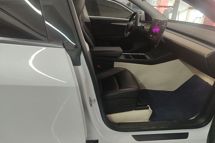 Used Tesla Model Y 2021 Standard Range Rear-Wheel Drive Version Right Front Seat