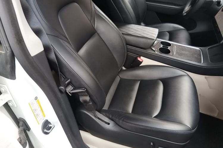 Used Tesla Model Y 2021 Standard Range Rear-Wheel Drive Version Right Front Seat