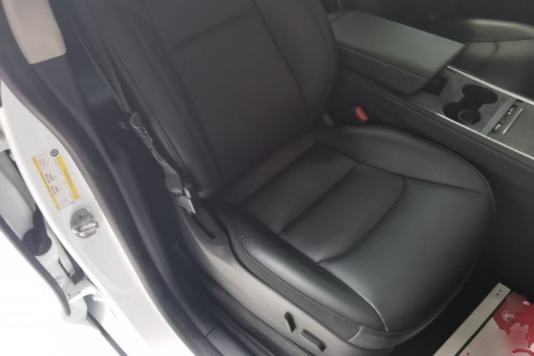 Used Tesla Model Y 2021 Standard Range Rear-Wheel Drive Version Right Front Seat