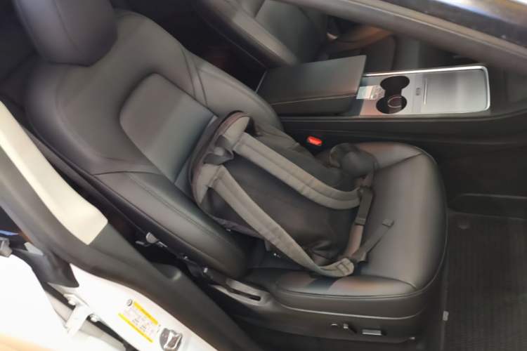 Used Tesla Model Y 2021 Long-Range All-Wheel-Drive Version Right Front Seat