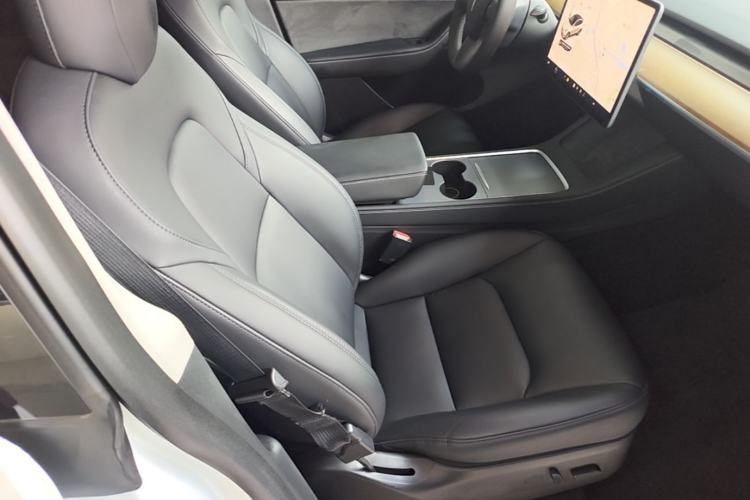 Used Tesla Model Y 2021 Standard Range Rear-Wheel Drive Version Right Front Seat