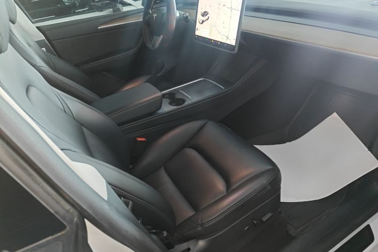 Used Tesla Model Y 2021 Long-Range All-Wheel-Drive Version Right Front Seat