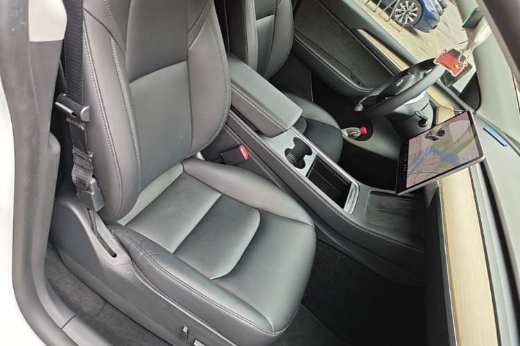 Used Tesla Model Y 2021 Long-Range All-Wheel-Drive Version 3D7 Right Front Seat