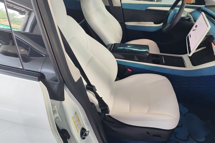 Used Tesla Model Y 2021 Long-Range All-Wheel-Drive Version 3D7 Right Front Seat