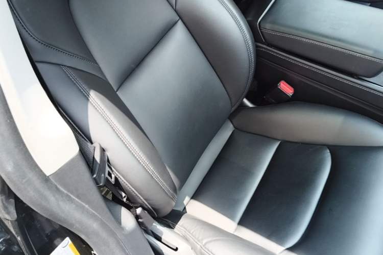 Used Tesla Model Y 2021 Long-Range All-Wheel-Drive Version 3D7 Right Front Seat