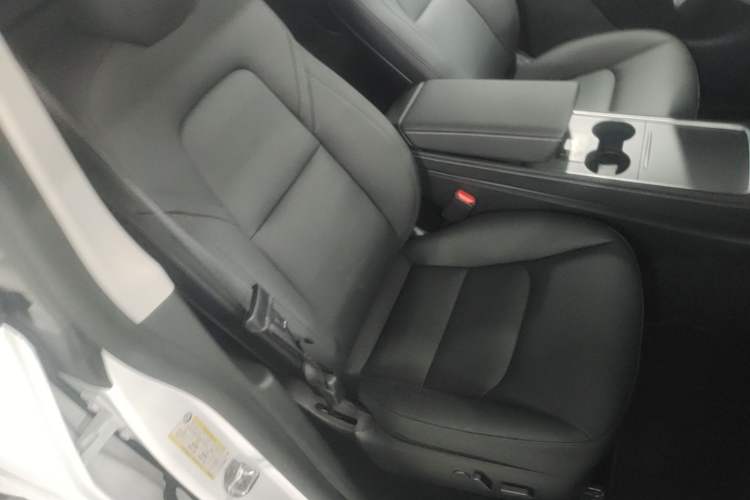 Used Tesla Model Y 2021 Long-Range All-Wheel-Drive Version 3D7 Right Front Seat