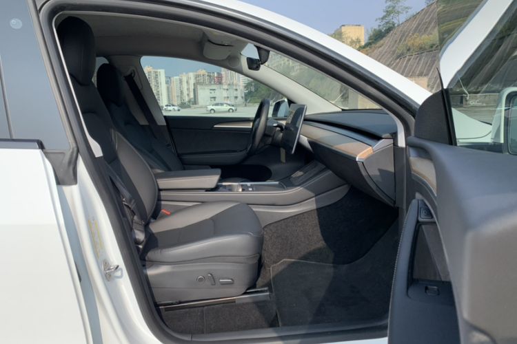 Used Tesla Model Y 2021 Long-Range All-Wheel-Drive Version 3D7 Right Front Seat