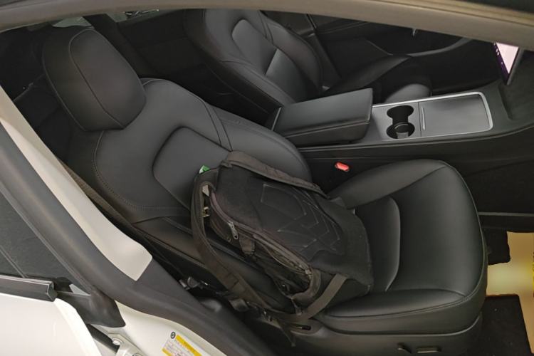 Used Tesla Model Y 2021 Revised Version 2 Long-Range All-Wheel-Drive Edition Right Front Seat