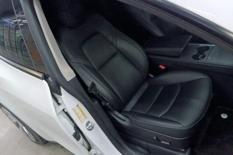 Used Tesla Model Y 2021 Standard Range Rear-Wheel Drive Version Right Front Seat