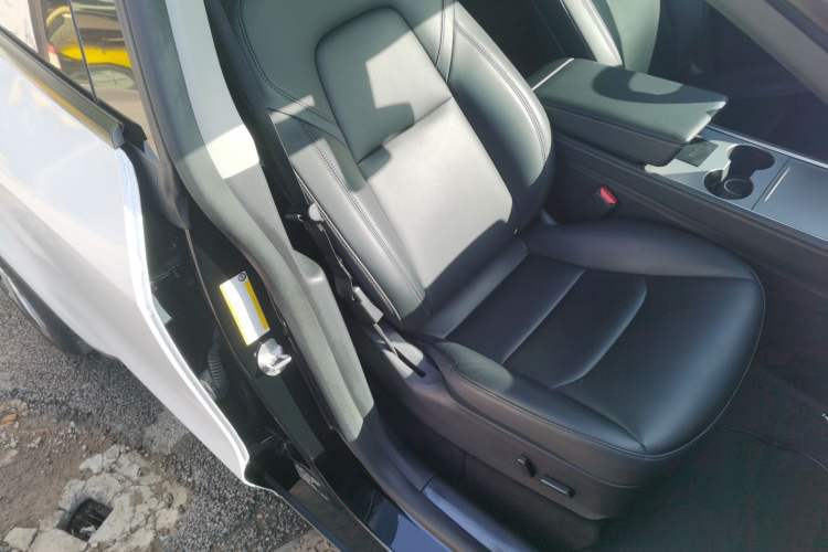 Used Tesla Model Y 2021 Standard Range Rear-Wheel Drive Version Right Front Seat