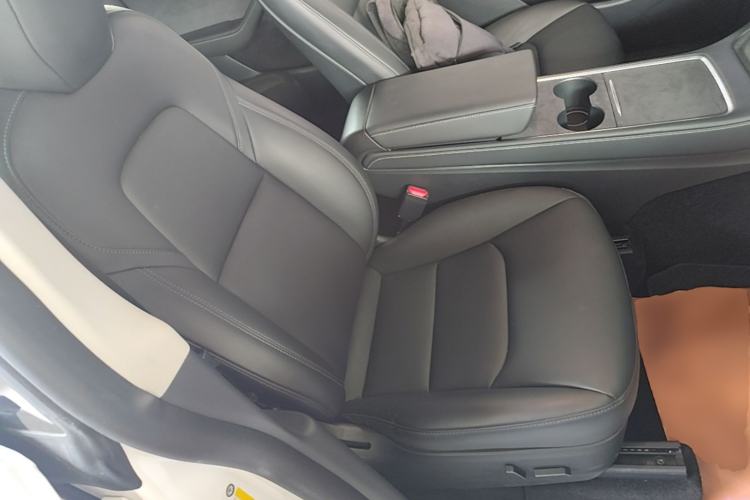 Used Tesla Model Y 2021 Standard Range Rear-Wheel Drive Version Right Front Seat