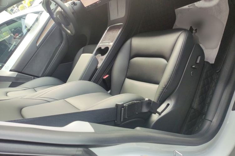 Used Tesla Model Y 2021 Long-Range All-Wheel-Drive Version Right Front Seat