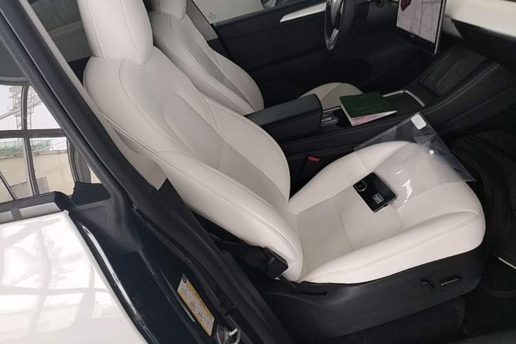 Used Tesla Model Y 2021 Standard Range Rear-Wheel Drive Version Right Front Seat