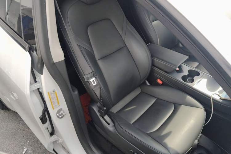 Used Tesla Model Y 2021 Long-Range All-Wheel-Drive Version 3D7 Right Front Seat