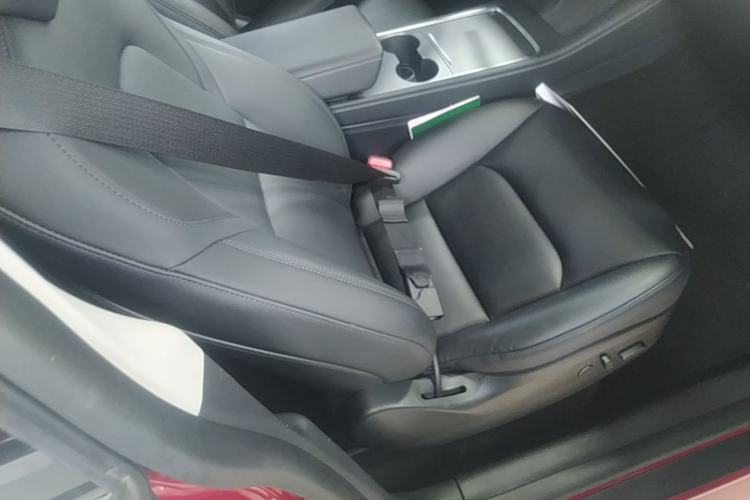 Used Tesla Model Y 2021 Long-Range All-Wheel-Drive Version Right Front Seat