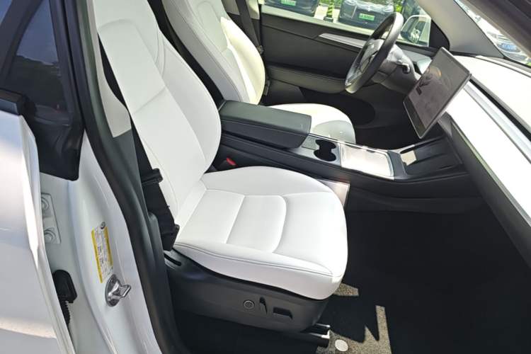 Used Tesla Model Y 2021 Long-Range All-Wheel-Drive Version Right Front Seat