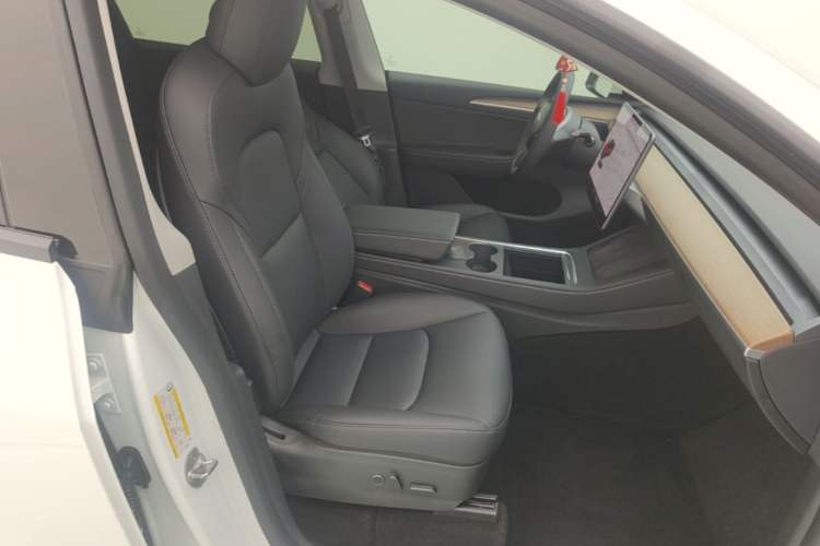 Used Tesla Model Y 2021 Long-Range All-Wheel-Drive Version 3D7 Right Front Seat