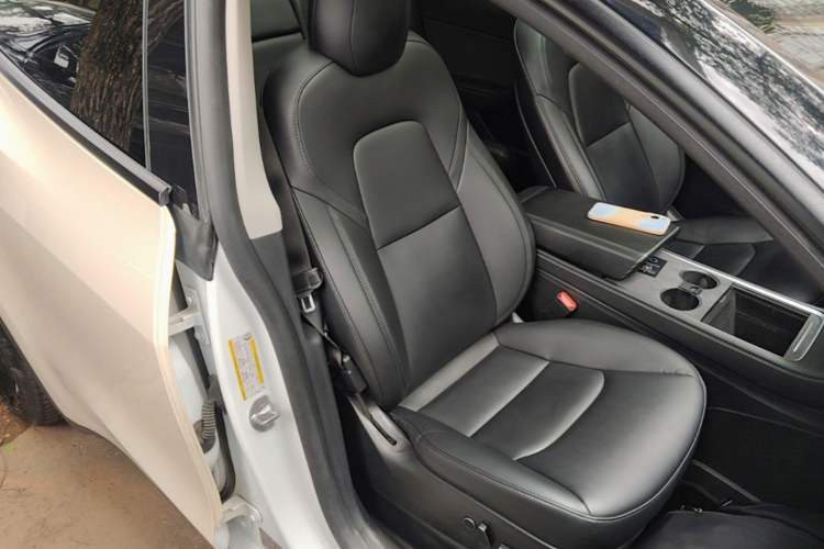Used Tesla Model Y 2021 Long-Range All-Wheel-Drive Version Right Front Seat