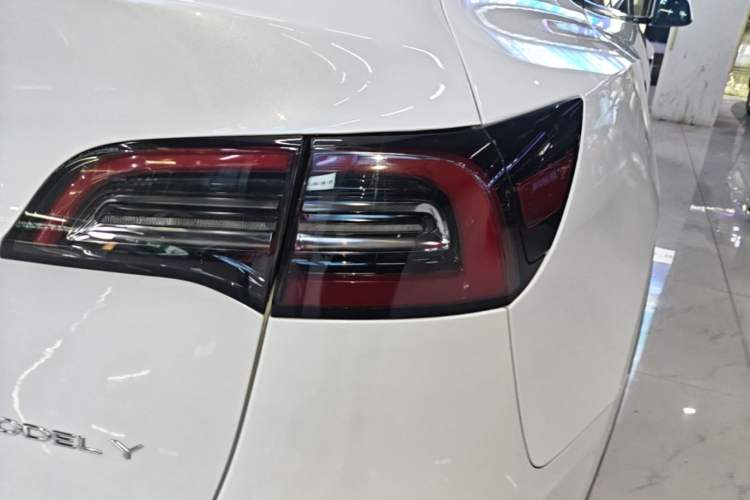 Used Tesla Model Y 2021 Long-Range All-Wheel-Drive Version Right Rear Taillight