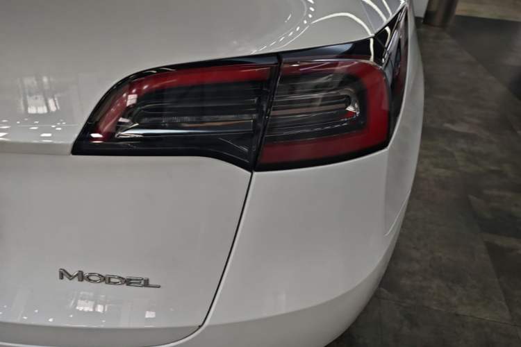 Used Tesla Model Y 2021 Standard Range Rear-Wheel Drive Version Right Rear Taillight