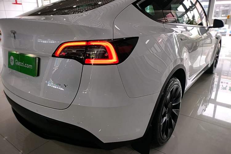 Used Tesla Model Y 2021 Long-Range All-Wheel-Drive Version 3D7 Right Rear Taillight