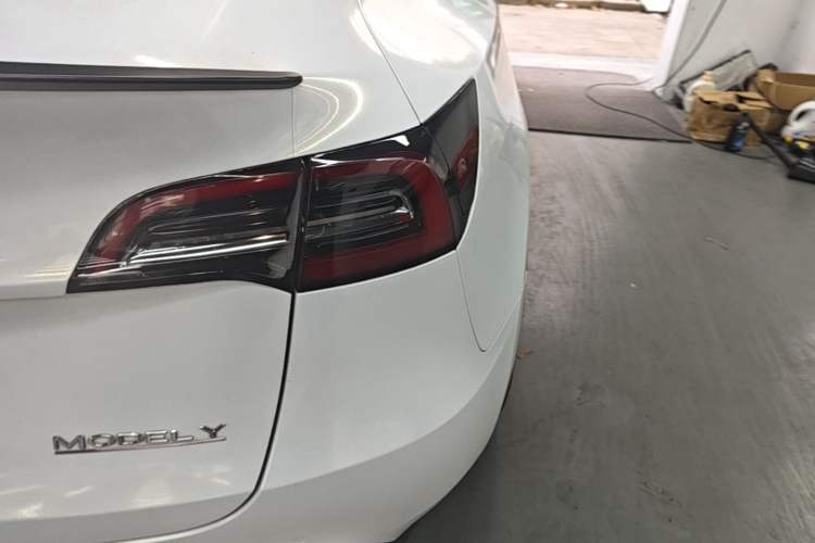 Used Tesla Model Y 2021 Performance High-Performance All-Wheel-Drive Version Right Rear Taillight
