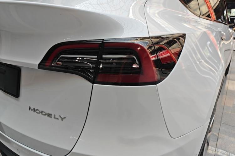 Used Tesla Model Y 2021 Standard Range Rear-Wheel Drive Version Right Rear Taillight