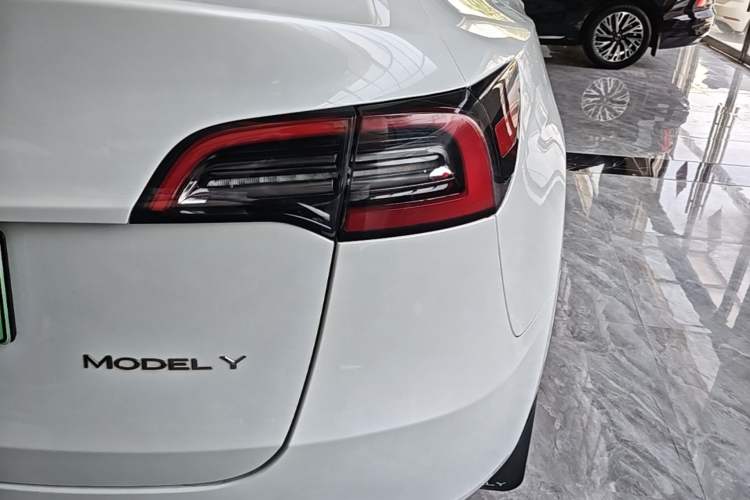 Used Tesla Model Y 2021 Long-Range All-Wheel-Drive Version 3D7 Right Rear Taillight