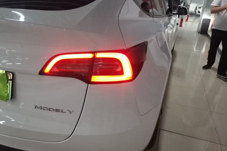 Used Tesla Model Y 2021 Long-Range All-Wheel-Drive Version Right Rear Taillight