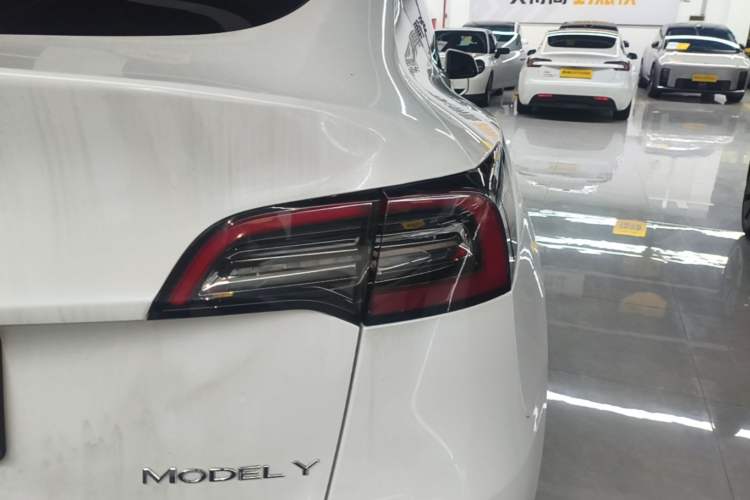 Used Tesla Model Y 2021 Long-Range All-Wheel-Drive Version 3D7 Right Rear Taillight