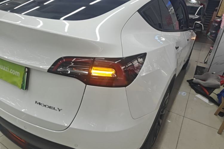Used Tesla Model Y 2021 Long-Range All-Wheel-Drive Version Right Rear Taillight
