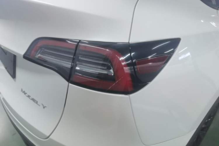 Used Tesla Model Y 2021 Long-Range All-Wheel-Drive Version Right Rear Taillight