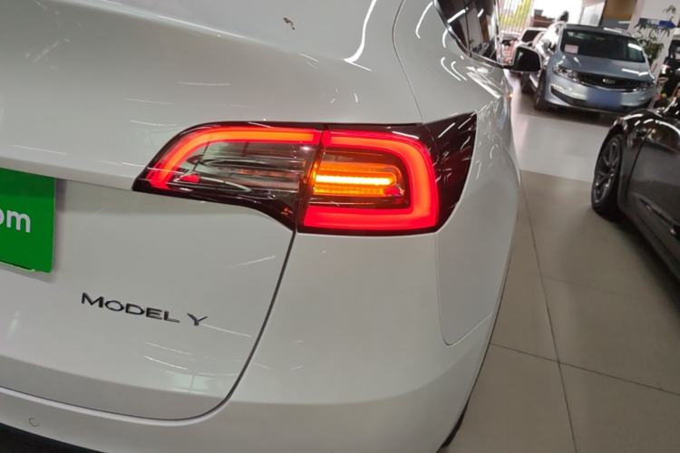 Used Tesla Model Y 2021 Long-Range All-Wheel-Drive Version Right Rear Taillight