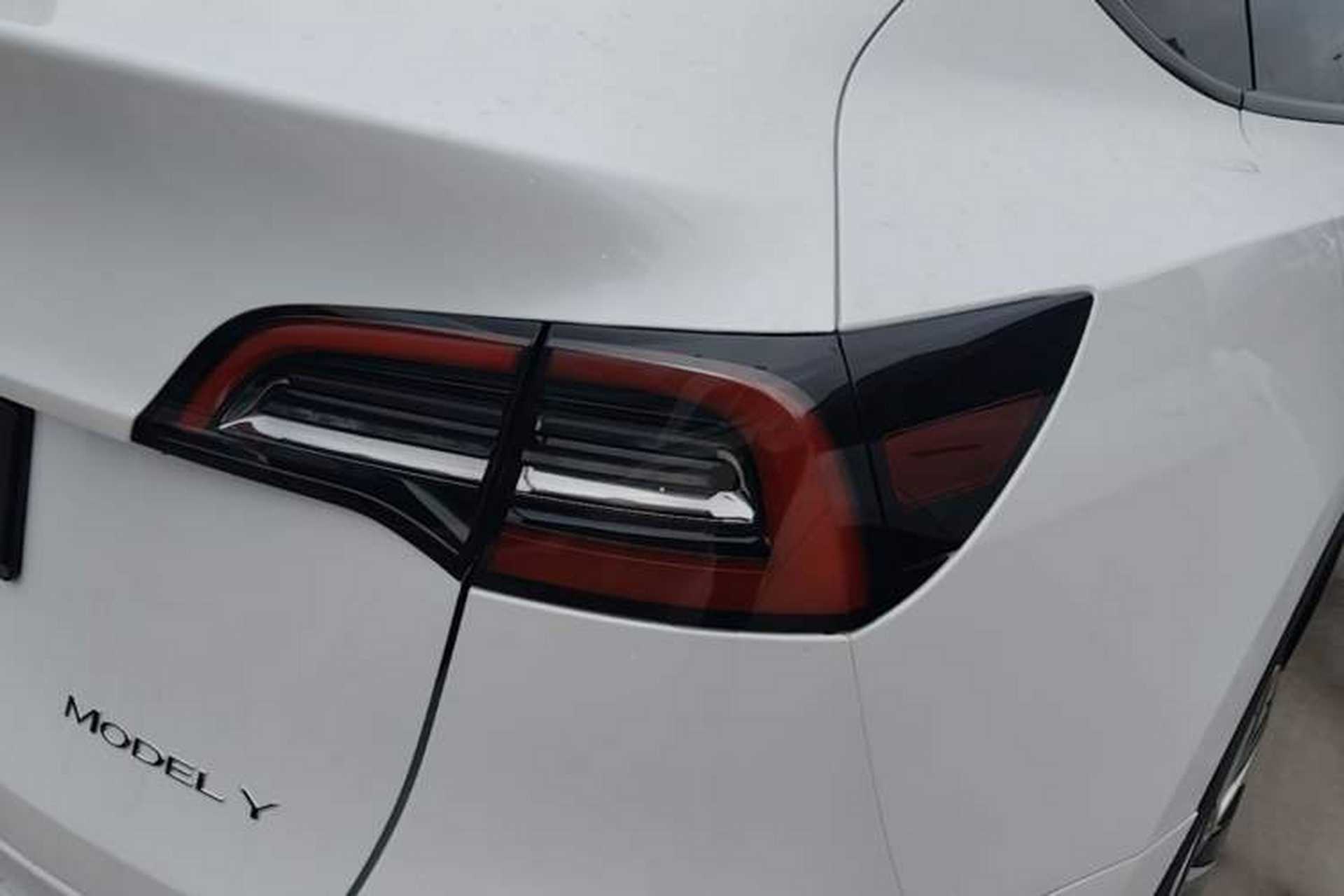 Used Tesla Model Y 2021 Standard Range Rear-Wheel Drive Version Right Rear Taillight