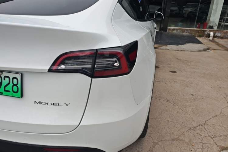 Used Tesla Model Y 2021 Long-Range All-Wheel-Drive Version Right Rear Taillight