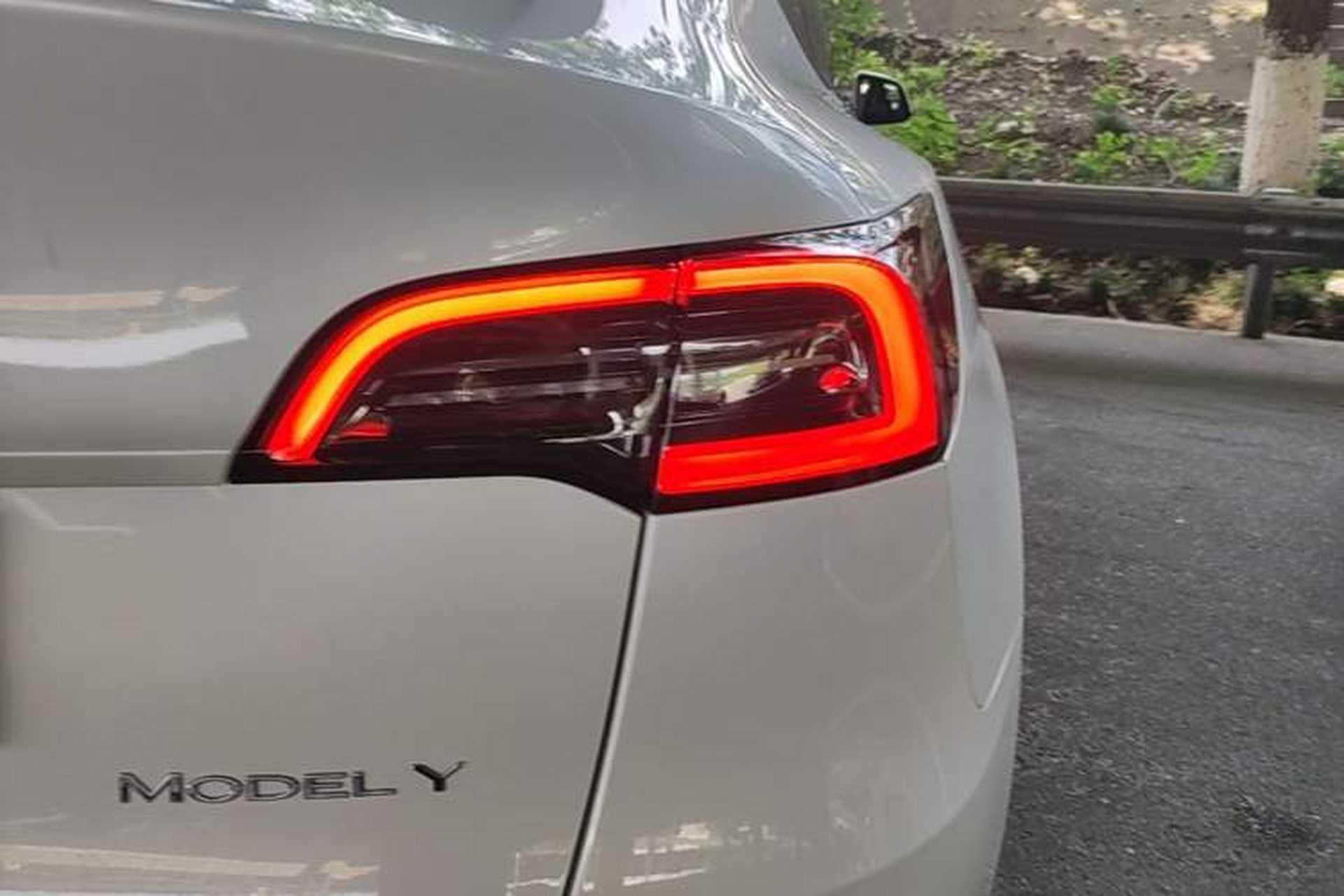 Used Tesla Model Y 2021 Long-Range All-Wheel-Drive Version Right Rear Taillight