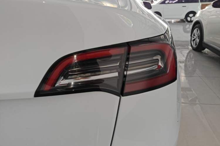 Used Tesla Model Y 2021 Long-Range All-Wheel-Drive Version Right Rear Taillight