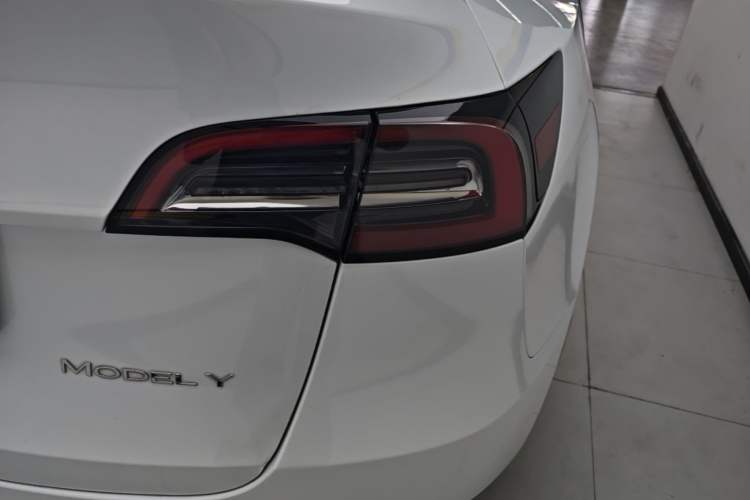 Used Tesla Model Y 2021 Long-Range All-Wheel-Drive Version Right Rear Taillight