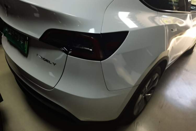 Used Tesla Model Y 2021 Standard Range Rear-Wheel Drive Version Right Rear Taillight