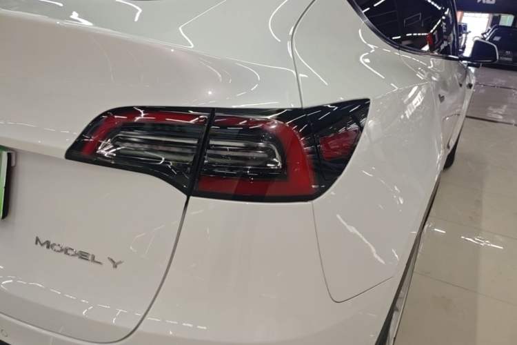 Used Tesla Model Y 2021 Long-Range All-Wheel-Drive Version Right Rear Taillight