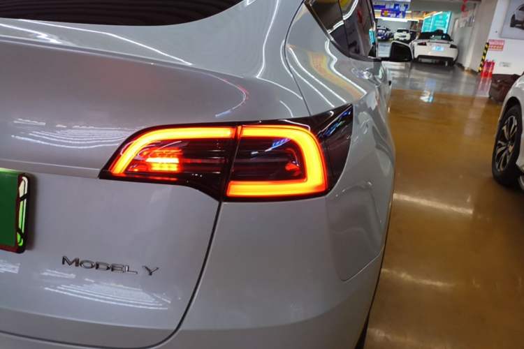 Used Tesla Model Y 2021 Long-Range All-Wheel-Drive Version Right Rear Taillight