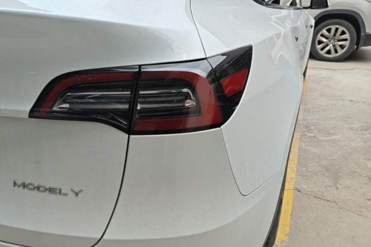 Used Tesla Model Y 2021 Long-Range All-Wheel-Drive Version 3D7 Right Rear Taillight