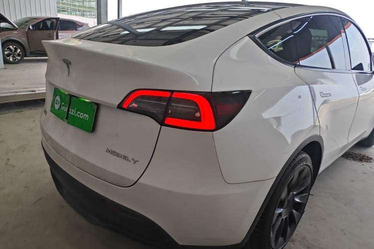 Used Tesla Model Y 2021 Standard Range Rear-Wheel Drive Version Right Rear Taillight