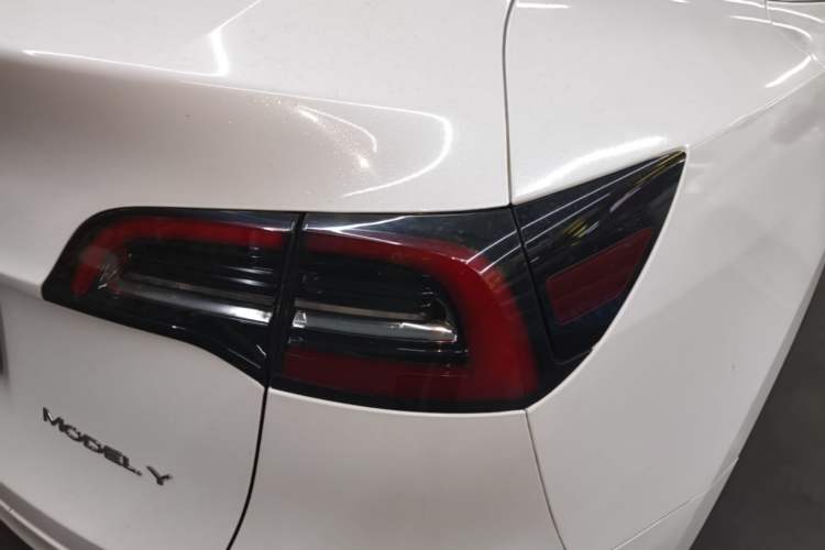 Used Tesla Model Y 2021 Standard Range Rear-Wheel Drive Version Right Rear Taillight