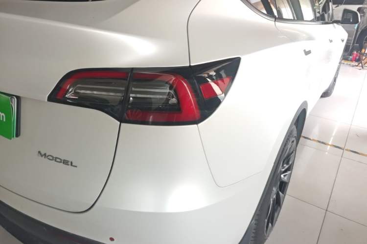Used Tesla Model Y 2021 Long-Range All-Wheel-Drive Version 3D7 Right Rear Taillight