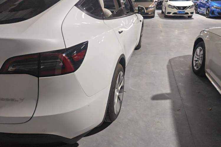 Used Tesla Model Y 2021 Standard Range Rear-Wheel Drive Version Right Rear Taillight