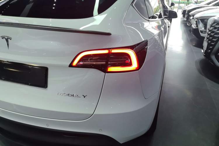 Used Tesla Model Y 2021 Revised Version 2 Long-Range All-Wheel-Drive Edition Right Rear Taillight