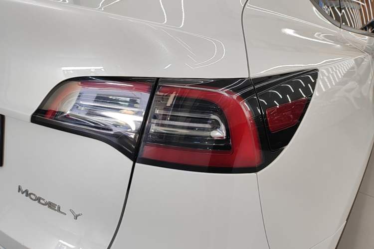 Used Tesla Model Y 2021 Revised Version 2 Long-Range All-Wheel-Drive Edition Right Rear Taillight